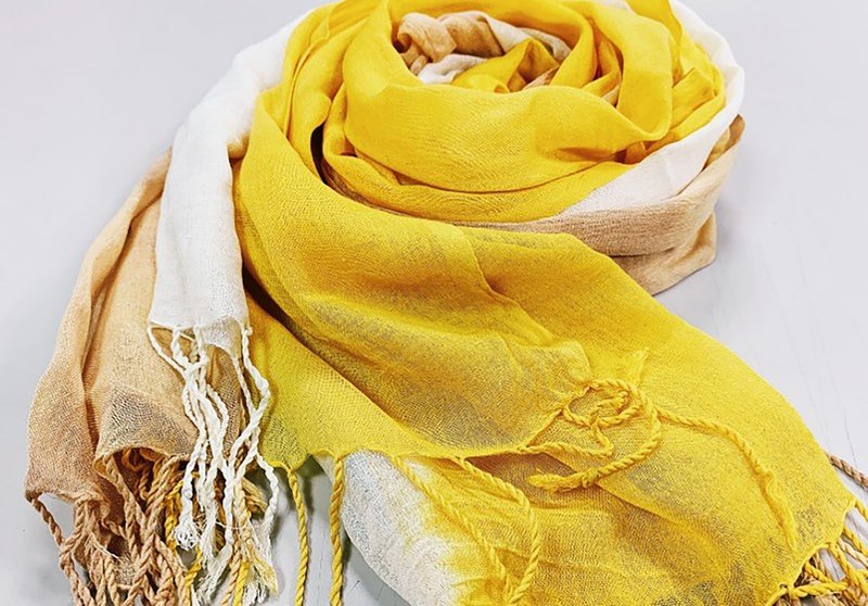 植物染圍巾 - 圍巾/披肩 - 棉．麻 黃色