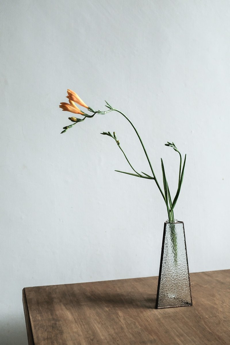 Interest-bearing | Xia Silver flower glass cone flower - Pottery & Ceramics - Glass Transparent
