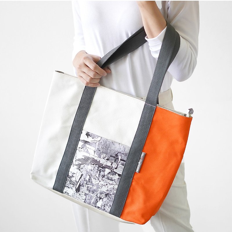 กระเป๋าซิปแคนวาส สีขาว/ส้ม - กระเป๋าถือ - วัสดุอื่นๆ สีส้ม