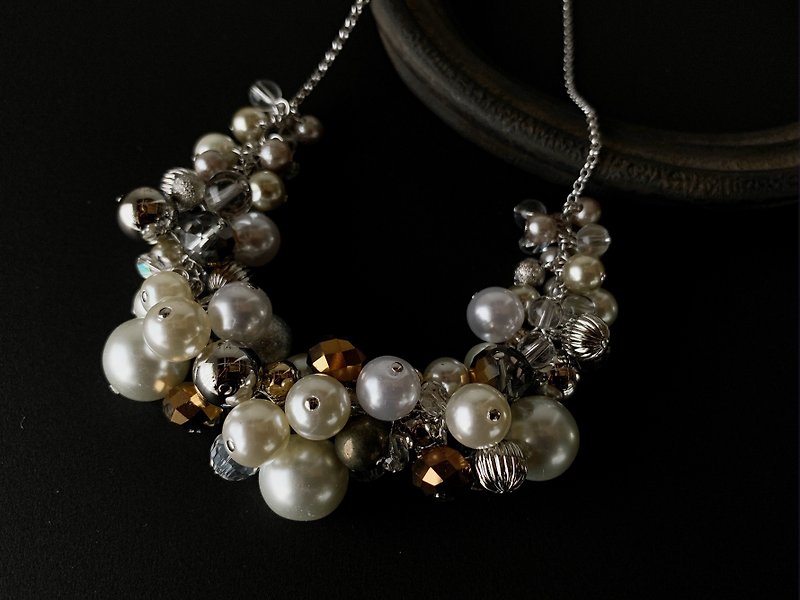 Décolletage Gorgeous Necklace with Evil Pyrite and Crystal (Gold and Silver Mix) - สร้อยคอ - วัสดุอื่นๆ สีเงิน