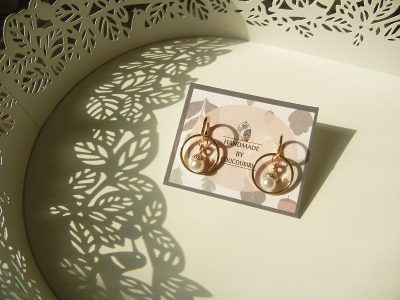 *Coucoubird*perspective ring Acorn pearl earrings