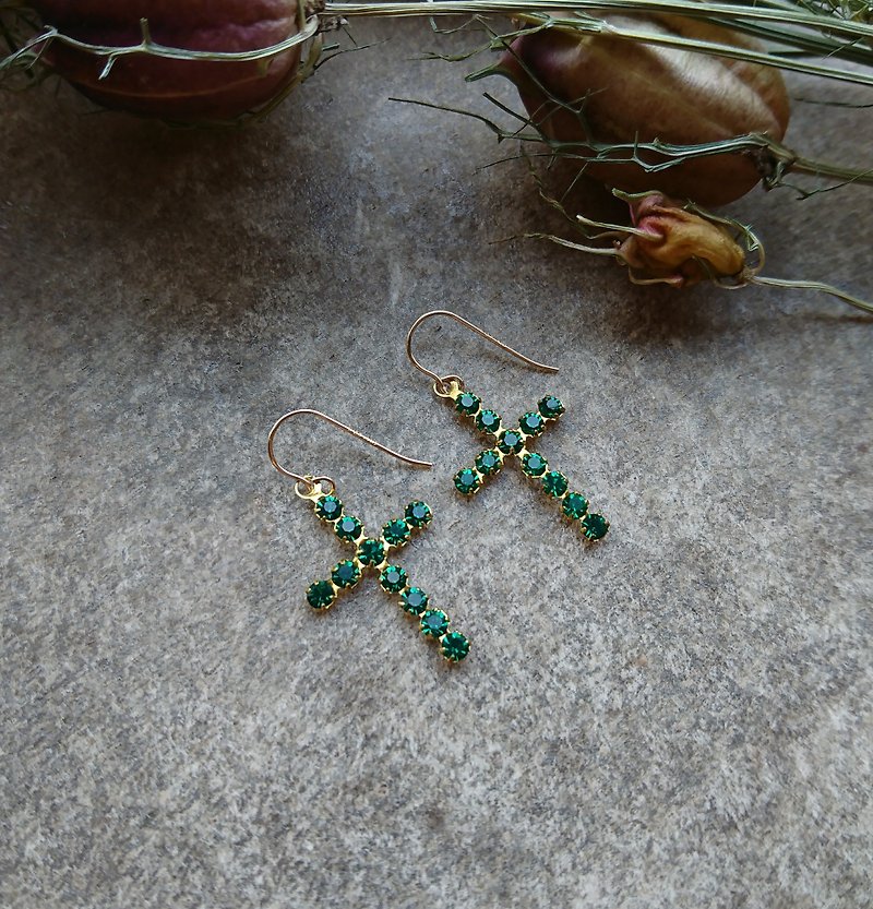 古董深綠Swarovski十字架耳環 - 耳環/耳夾 - 玻璃 綠色
