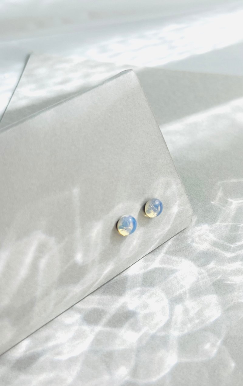 天然石/オパールの一粒ピアス/パワーストーン/一粒ピアス/サージカルステンレス/一粒/シンプル/アレルギー対応/オパール/ノンホールピアス/誕生石 - 耳環/耳夾/耳骨夾 - 半寶石 白色