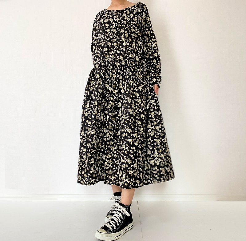 Margaret floral pattern　one-piece dress 　raglan　long　sleeve 　black - One Piece Dresses - Cotton & Hemp Black