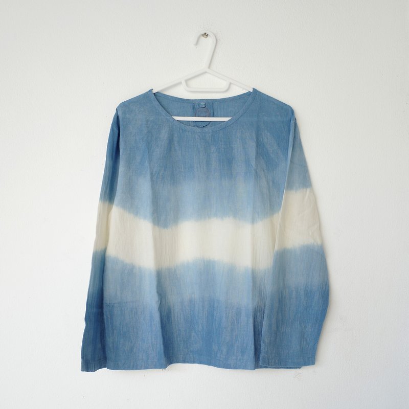 Indigo shade long-sleeve shirt - เสื้อผู้หญิง - ผ้าฝ้าย/ผ้าลินิน สีน้ำเงิน