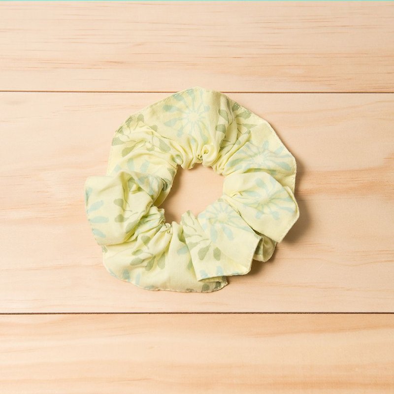 Flower-like Hair Scrunchie / Black Drongo Circles / Lemonade & Green - Hair Accessories - Cotton & Hemp Yellow