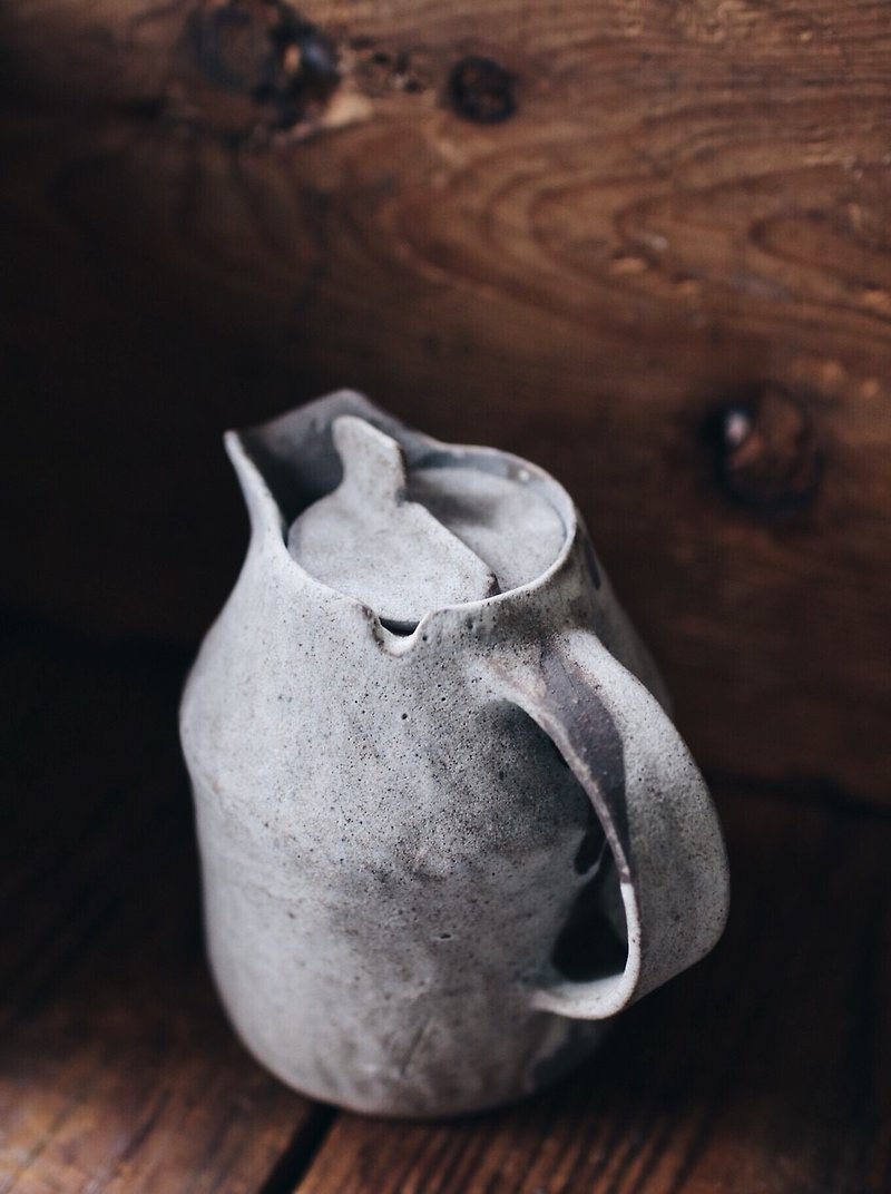 張仲禹 牛奶壺 - 花瓶/花器 - 陶 灰色