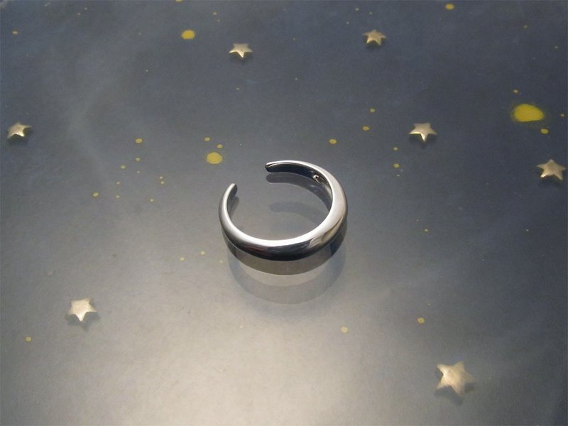 銀の三日月のイヤーカフ - 耳環/耳夾 - 純銀 銀色