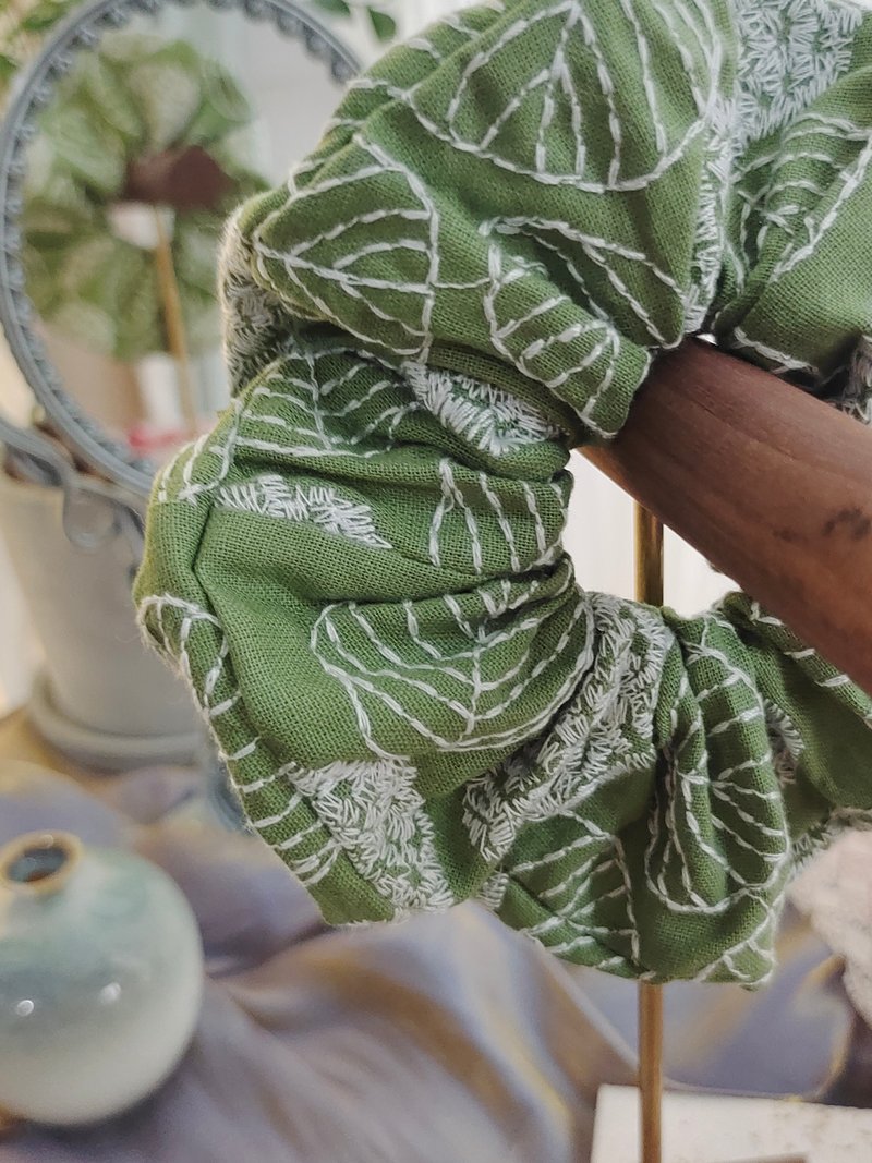 原創髮飾 白色樹葉刺繡棉麻大腸髮圈 FQ002 - 髮圈/髮夾 - 棉．麻 