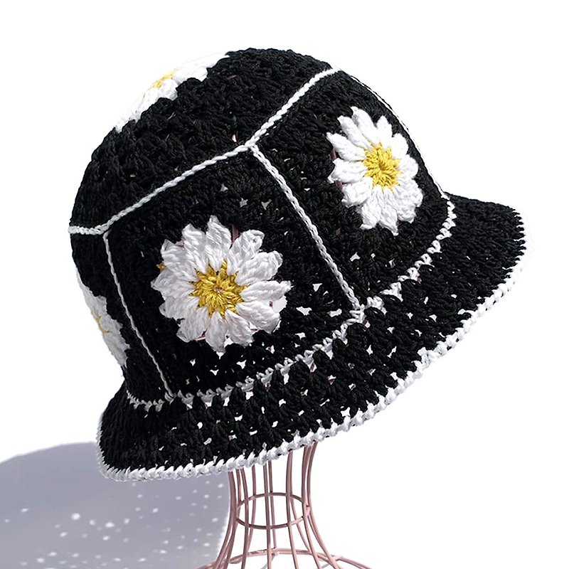 【クロシェハット】かぎ針編みのクロシェ お花のバケットハット ブラック - 帽子 - コットン・麻 ブラック