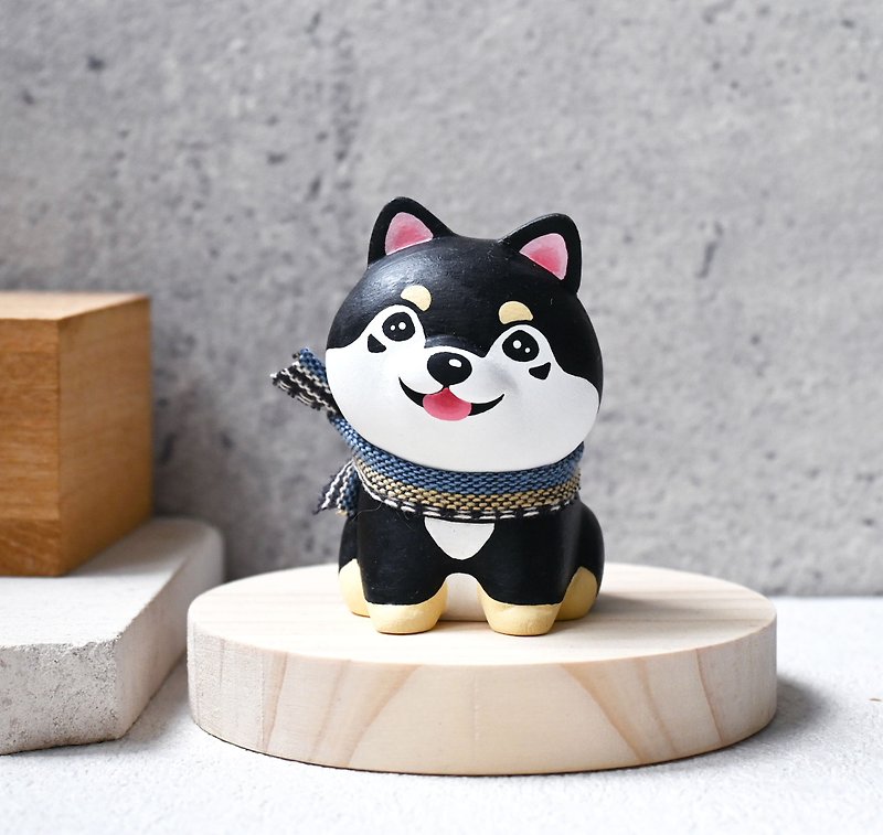 Smiling and cute silly Shiba Inu doll pen holder cute wooden healing ornaments handmade Shiba Inu small wood carving - ตุ๊กตา - ไม้ สีดำ