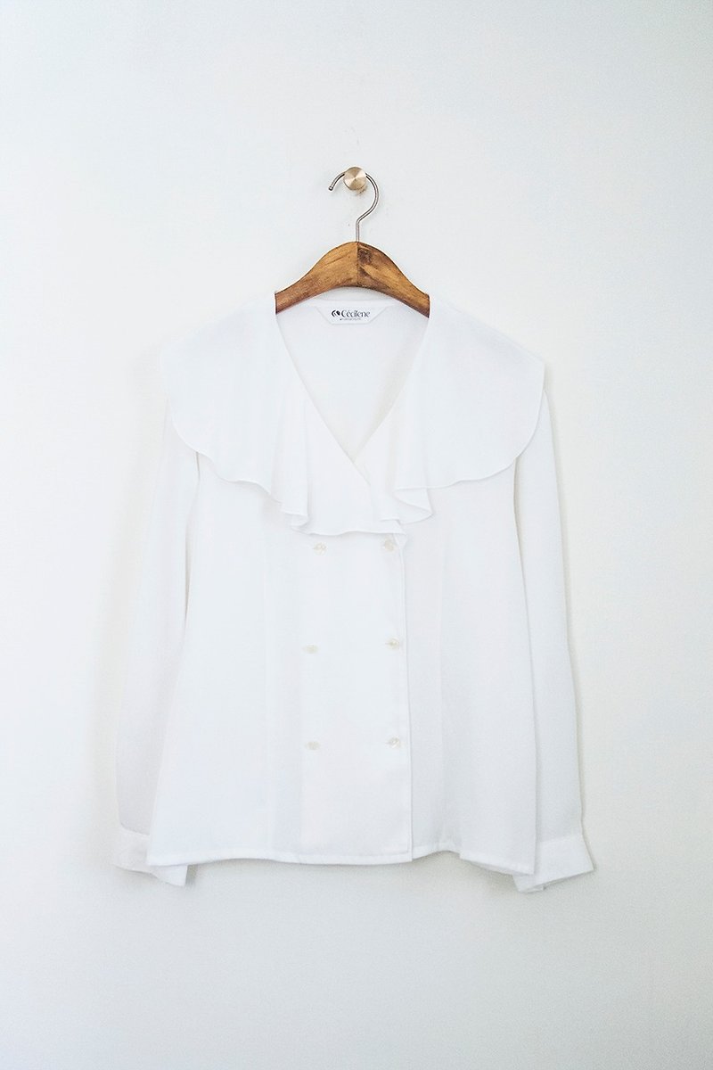 Banana Flyin vintage old-fashioned long-sleeved white shirt - เสื้อผู้หญิง - วัสดุอื่นๆ 