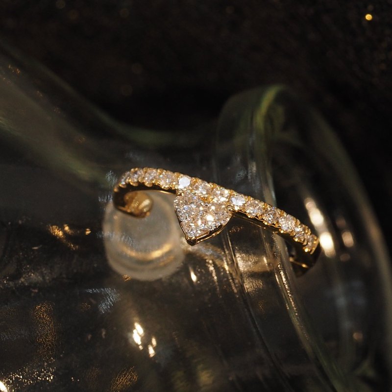 18K金鑽石吊墜心型耳夾 18K Gold Diamond Dangling Heart Ear Cu - 耳環/耳夾/耳骨夾 - 貴金屬 