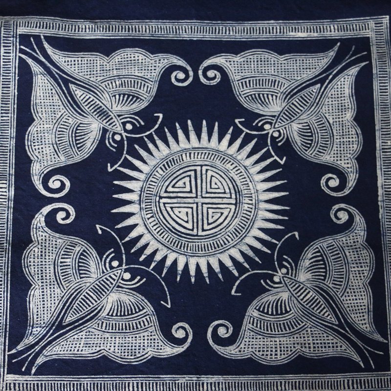 Yishanren | Handmade batik square scarf hairband blue dye mural ethnic minority craft Guizhou blue paste Indigo - Handkerchiefs & Pocket Squares - Cotton & Hemp 