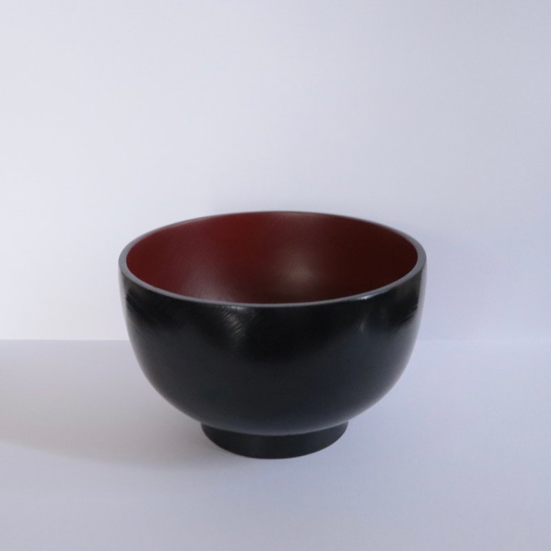 漆椀　外松煙内弁柄刷毛目塗り椀　手作りの木製うるし椀　黒と赤 - 碗 - 木頭 