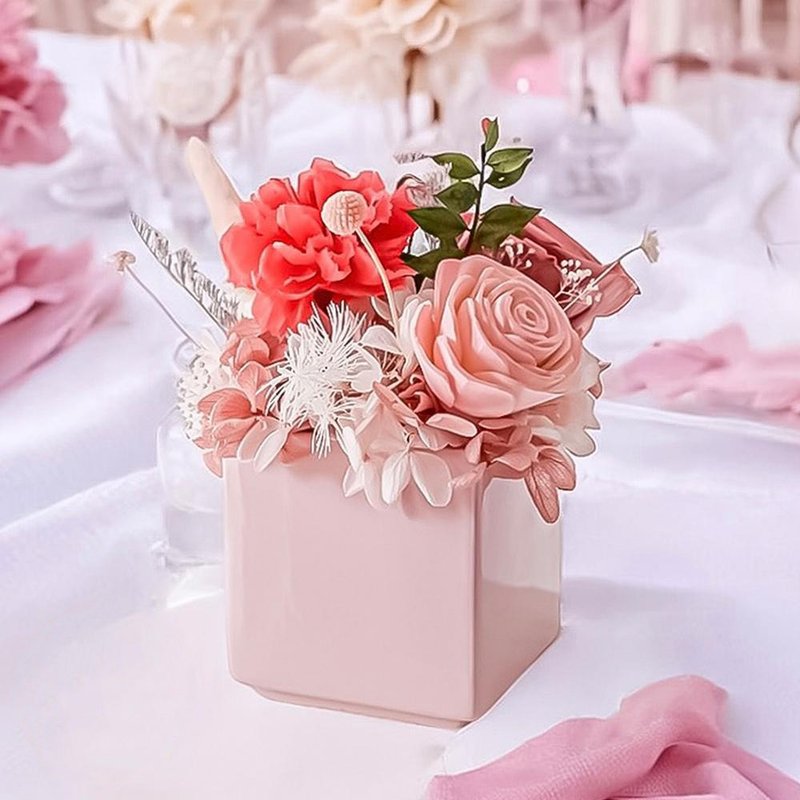 Blooming Love peach powder eternal flower gift (free 5ml fragrance oil) - ช่อดอกไม้แห้ง - พืช/ดอกไม้ สีม่วง