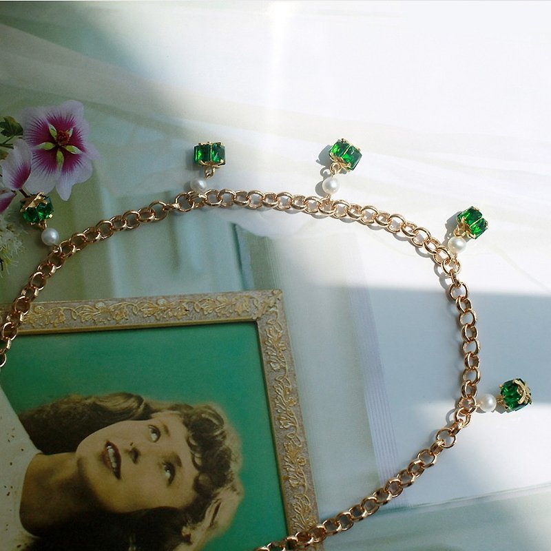 Miss Queeny is still with Qionghua Emerald natural pearl short chain - สร้อยคอ - โลหะ สีเขียว