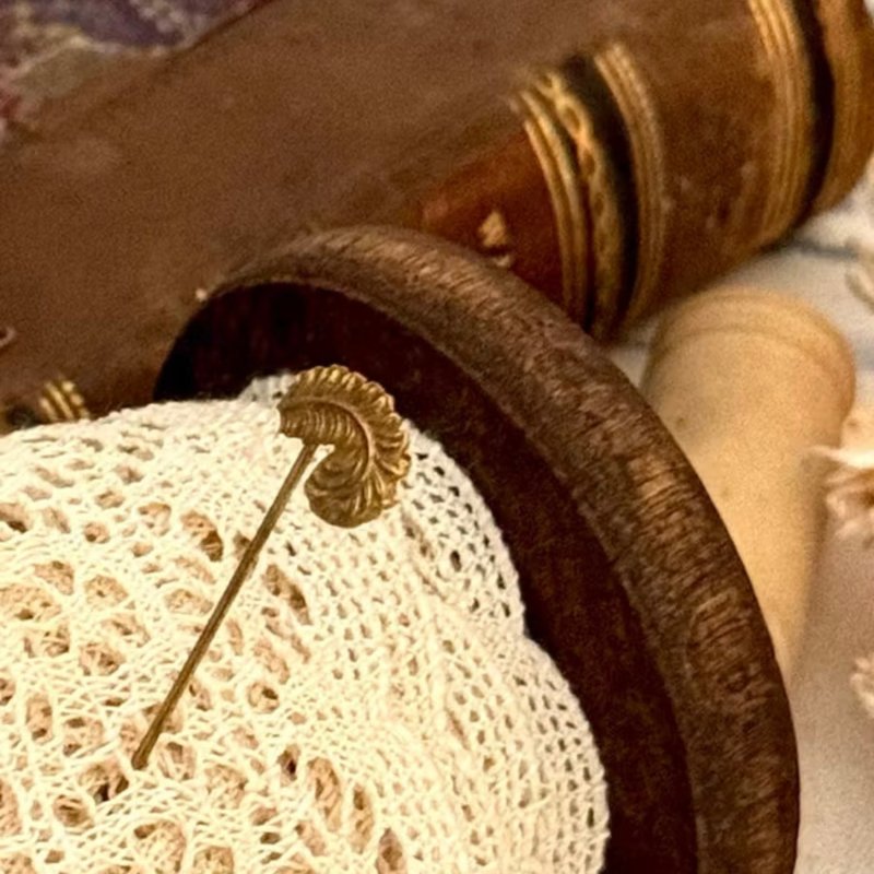 *40042 法國古董小葉子造型黃銅大頭針 - 編織/刺繡/羊毛氈/縫紉 - 銅/黃銅 