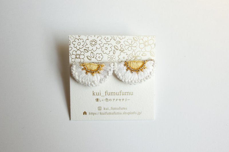 Embroidery Flower-White- / Embroidery Earrings / kui_fumufumu - Earrings & Clip-ons - Thread White