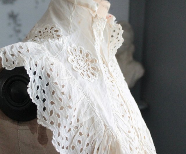 フランスのヴィンテージアンティークレースのアルファベット刺繍