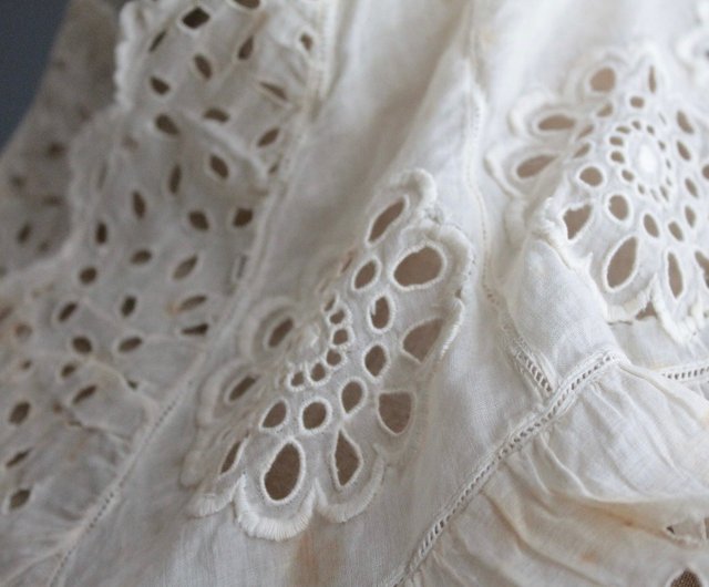 フランスアンティーク　赤刺繍　アンティークスタイ　レース フランスアンティーク 赤刺繍 アンティークスタイ レース その他