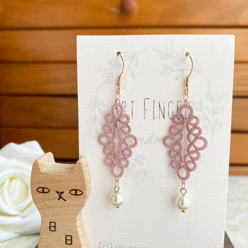 Hand-woven rhombus dirty pink earrings - Earrings & Clip-ons - Thread Red