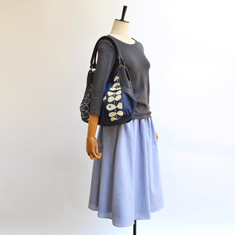Grassy embroidery grainy bag - กระเป๋าแมสเซนเจอร์ - ผ้าฝ้าย/ผ้าลินิน สีน้ำเงิน