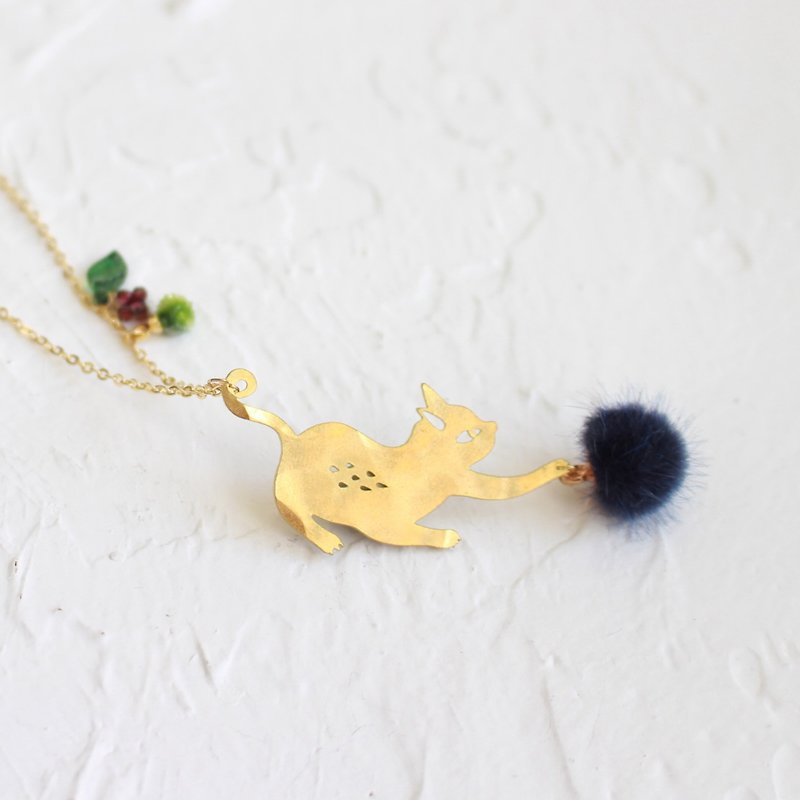 Naughty Cat hammered brass golden necklace Gift for cat lovers I Story_fly away - Necklaces - Copper & Brass Gold
