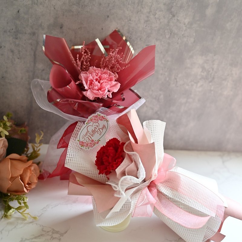 Mother's Day Bouquet-Everlasting Carnation Bouquet - ช่อดอกไม้แห้ง - พืช/ดอกไม้ สีแดง