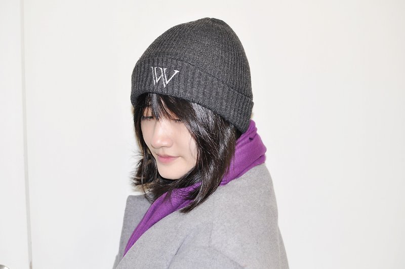 Flat 135 X Taiwan designer knit hat, woolen hat and woolen hat, exclusive custom embroidery - Hats & Caps - Other Man-Made Fibers Gray