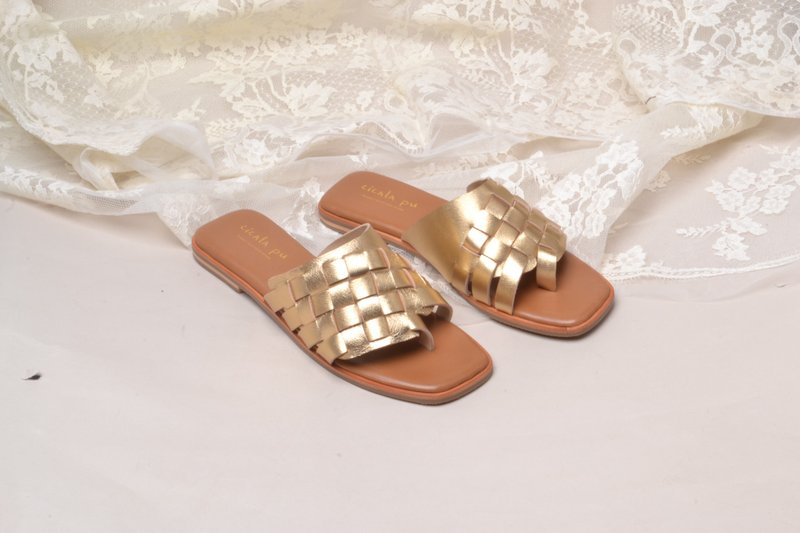 7913 Gold Thong Handwoven Sandals - รองเท้าบัลเลต์ - หนังแท้ สีทอง