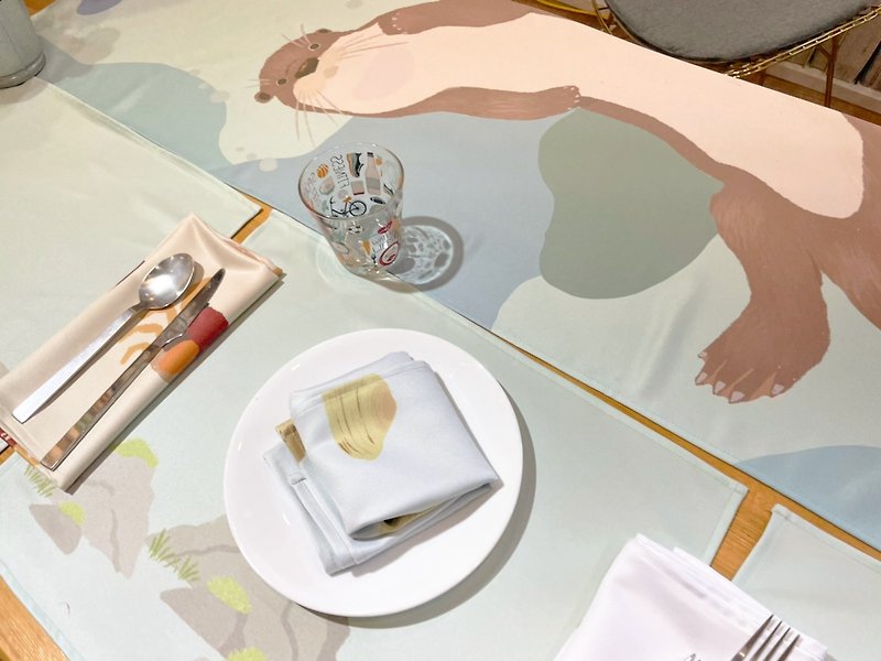 SHihWEier 歐亞水獺吃甚麼? 餐桌佈置組 | Taipei Zoo 聯名 現貨 - 餐桌布/桌巾/餐墊 - 聚酯纖維 