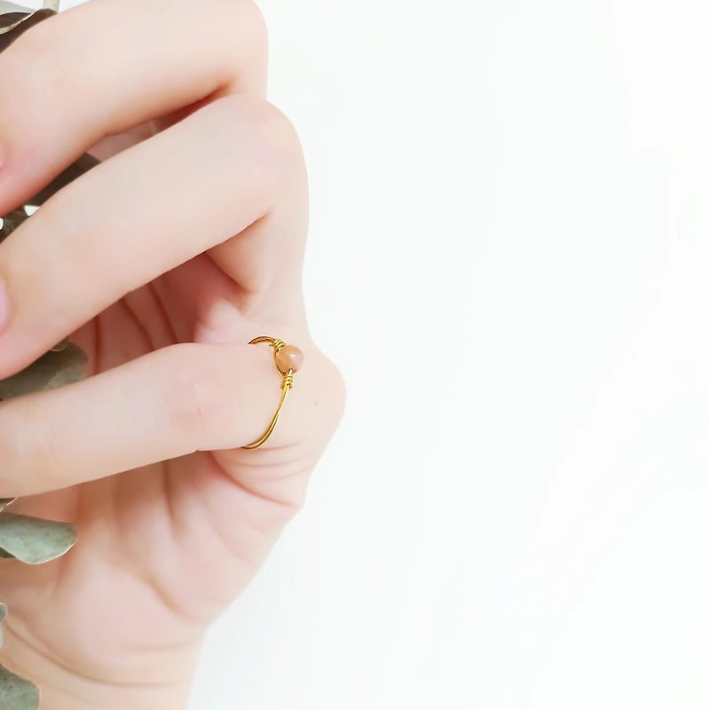 【Sun Stone Ring】Round Crystal/Hand-Wrapped Bronze/Customized Ring - สร้อยข้อมือ - คริสตัล สีส้ม