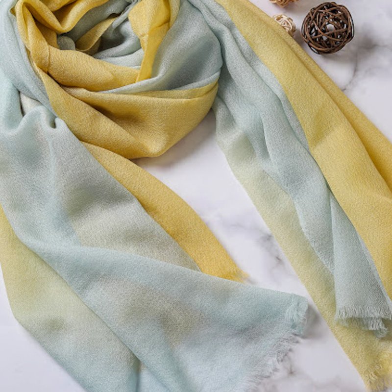 Cashmere cashmere scarf/shawl gradient ring velvet is suitable for all seasons in the morning after rain - Knit Scarves & Wraps - Wool Yellow