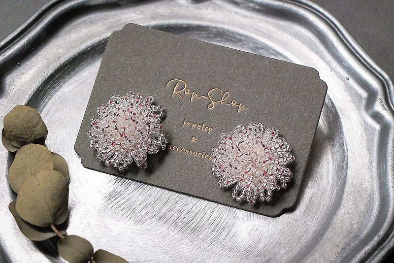 ROPEshop&#39;s &quot;Coral and Her Origin&quot; series of embroidered beaded earrings. crystal lamp Silver