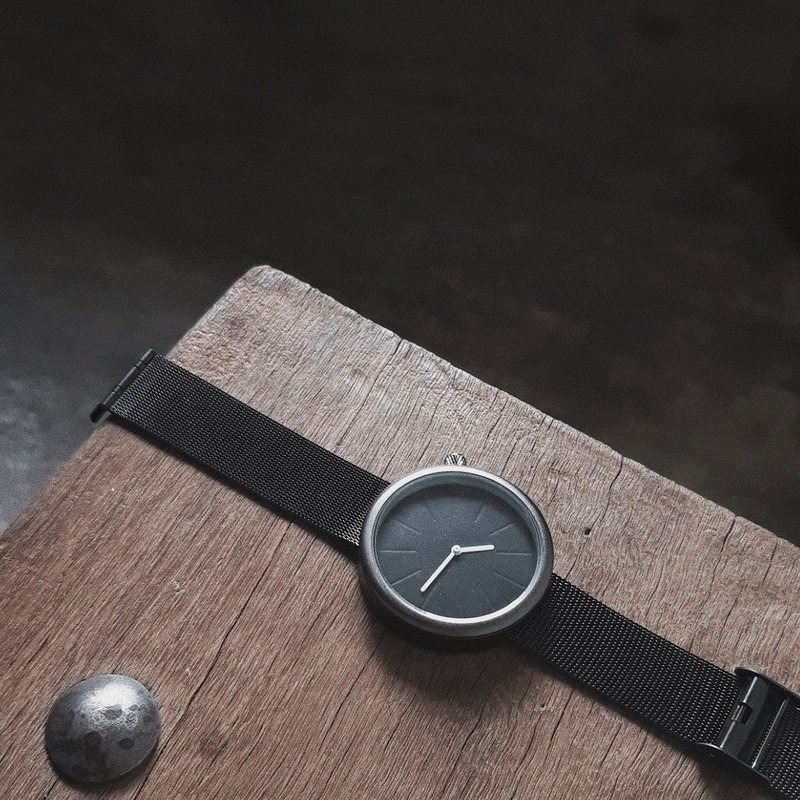Minimal all black watch - 女錶 - 其他金屬 黑色