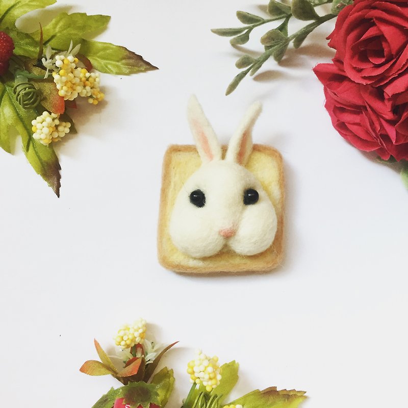 Alice's dream - rabbit toast brooch - เข็มกลัด - ขนแกะ ขาว