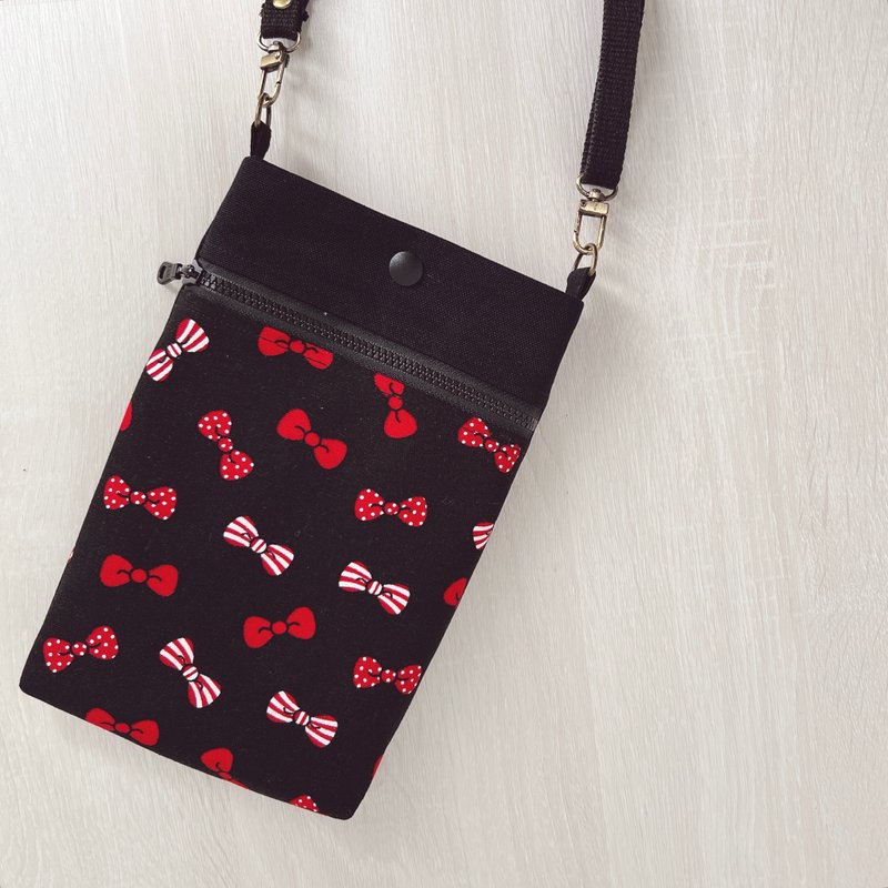 Zippered cell phone bag, small item bag, cross-body bag, bow tie - กระเป๋าแมสเซนเจอร์ - ผ้าฝ้าย/ผ้าลินิน สีดำ