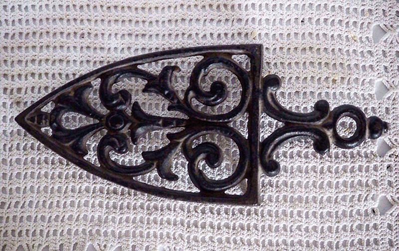 美國古董鑄鐵熨斗墊/鍋墊 大款 JS - 擺飾/家飾品 - 其他金屬 黑色
