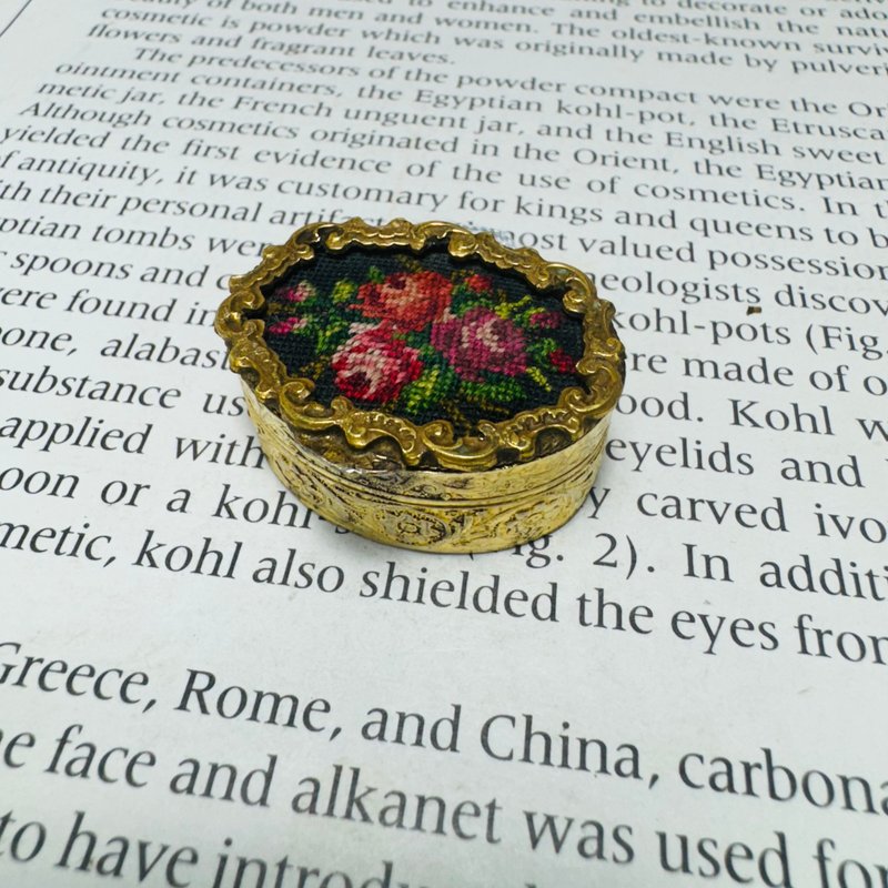 刺繡相框橢圓小盒 - 其他 - 其他金屬 