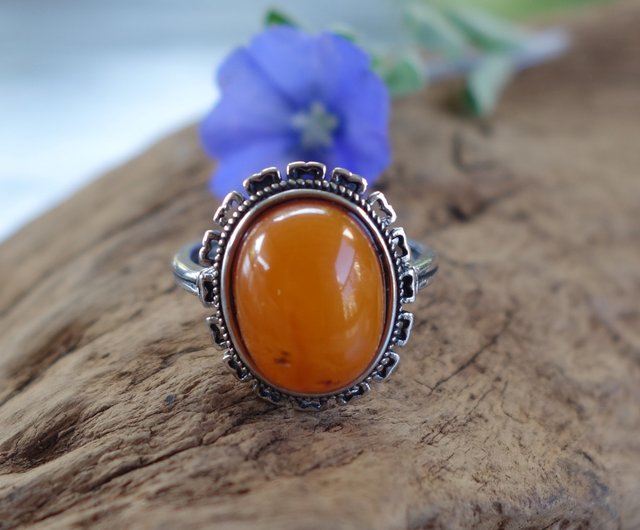 Antique best sale amber rings