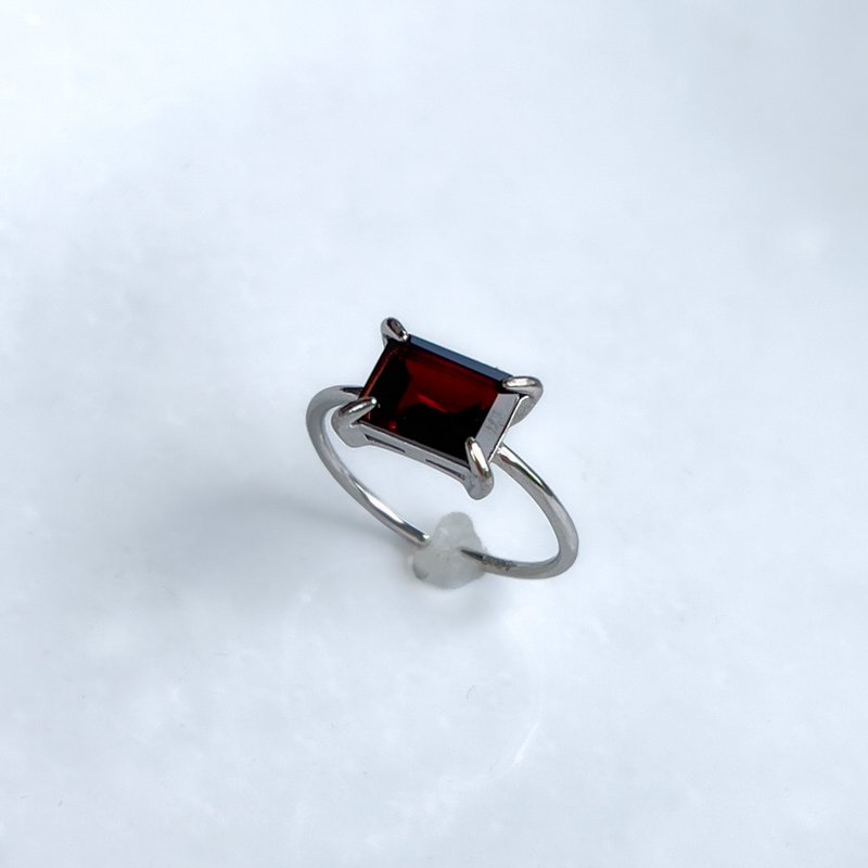 Garnet 925 Silver  Ring【gift box】 - 戒指 - 半寶石 藍色