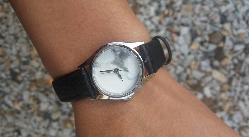 【Lost And Find】Natural White turquoise watch - นาฬิกาผู้หญิง - เครื่องเพชรพลอย ขาว