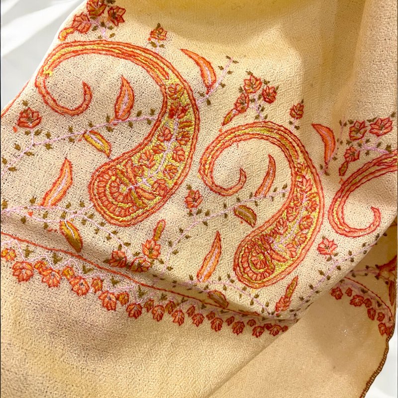 [A must-have for autumn] Cashmere shawl with cashmere hand-embroidered amoeba design from Kashmir - goose yellow with orange half embroidery - ผ้าพันคอถัก - ขนแกะ สีส้ม