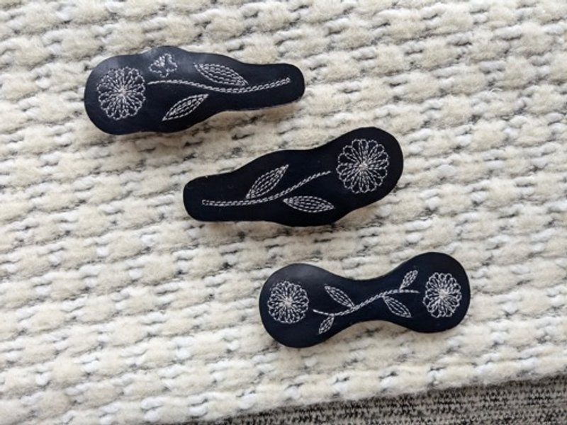 Pinkoi 代購 -  ◇刺繡髮夾「一花痴」2色3種（牛皮） - 髮夾/髮圈 - 真皮 