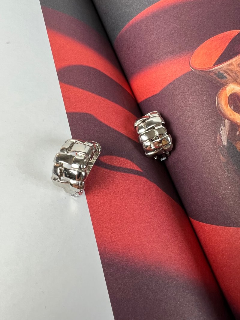 Vintage Chunky Weaving Silver Half Hoop Earrings - 耳環/耳夾/耳骨夾 - 銀 銀色