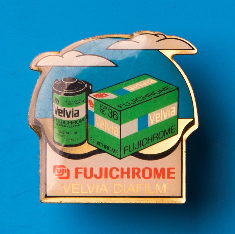 桑惠商號 FUJIFILM富士底片 1990s Velvia 正片古董徽章 胸針 - 胸針 - 其他材質 多色