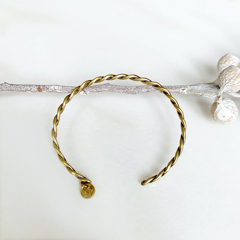 Twist distressing Bronze bracelets - สร้อยข้อมือ - ทองแดงทองเหลือง สีทอง