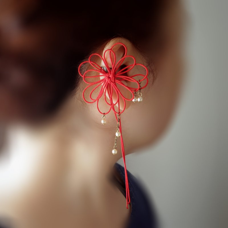 One-sided ear cuff reflects the sun - Earrings & Clip-ons - Polyester Orange