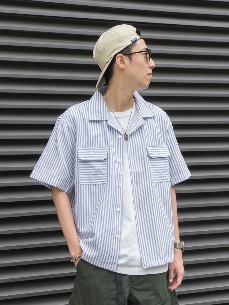 Summer Japanese casual short-sleeved striped shirt daily matching pocket loose shirt - เสื้อเชิ้ตผู้ชาย - ผ้าฝ้าย/ผ้าลินิน สีเทา